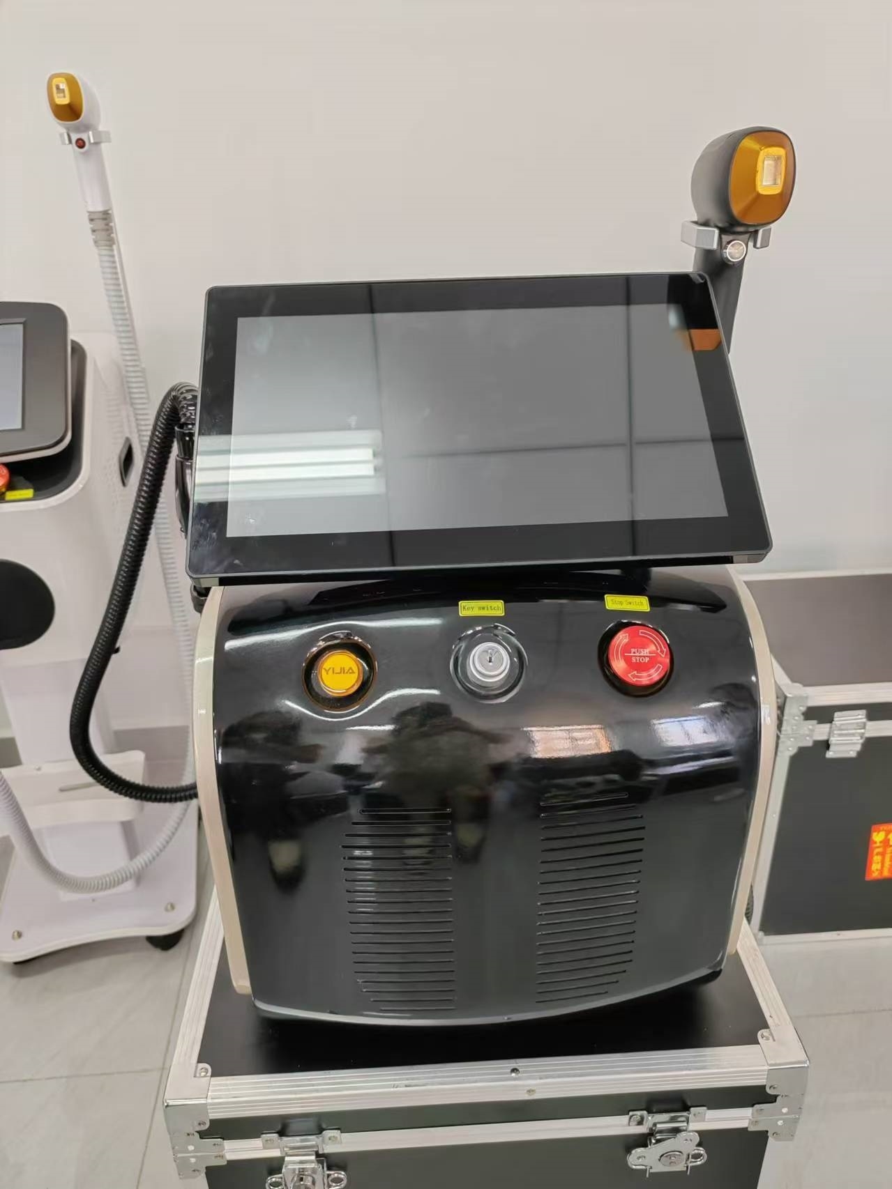 808nm 2 in 1 Diode Laser Hair Removal and Tattoo Removal 755/808/1064nm Precise Wavelength Smooth Skin Rejuvenation