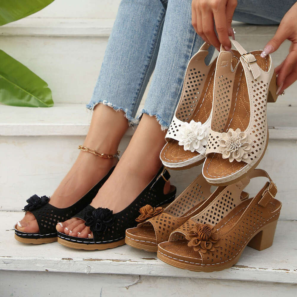 Plus Size Floral High 2025 Summer New Fashion Chunky Heel Buckle Sandals for Women