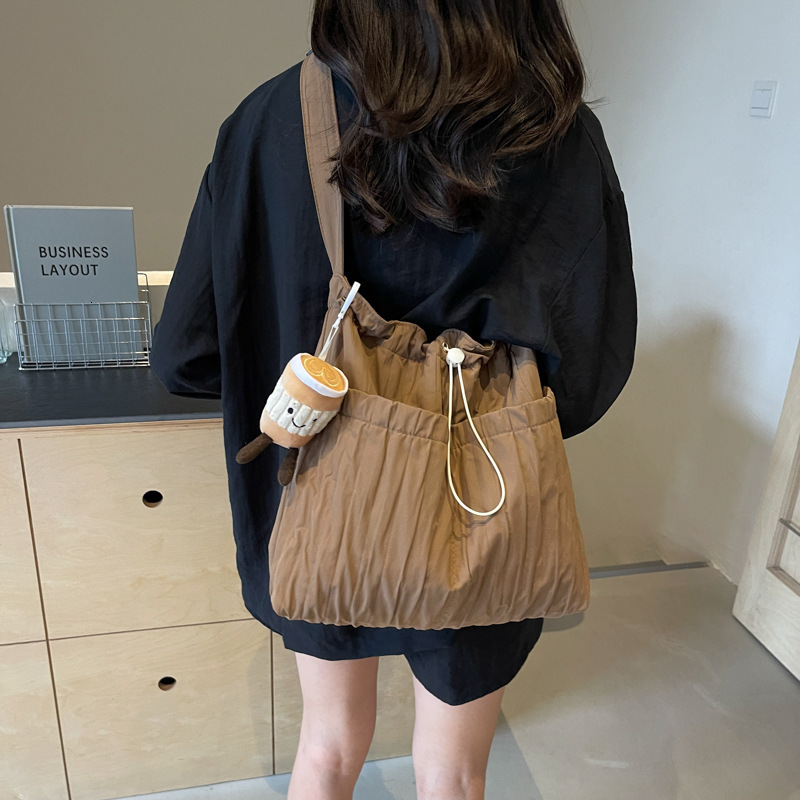 Free shipping designer Korean Style Pleated Lazy Wind Bucket Bag for Women 2025 New Versatile Commuter Shoulder Bag Casual Trendy Fashion Crossbody Ba
