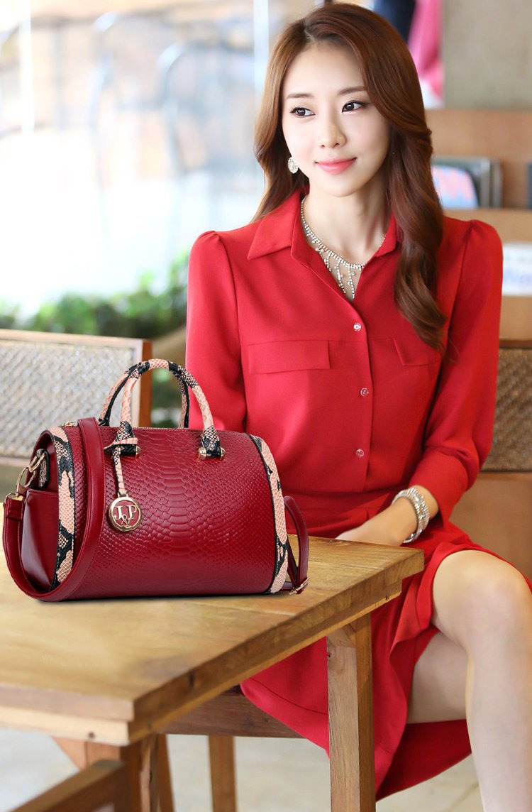 Free Shipping 2025 New Designer Bag High-end Snake Pattern Women's Boston Single Shoulder Handbag Fashionable And High-quality Shopping Bag