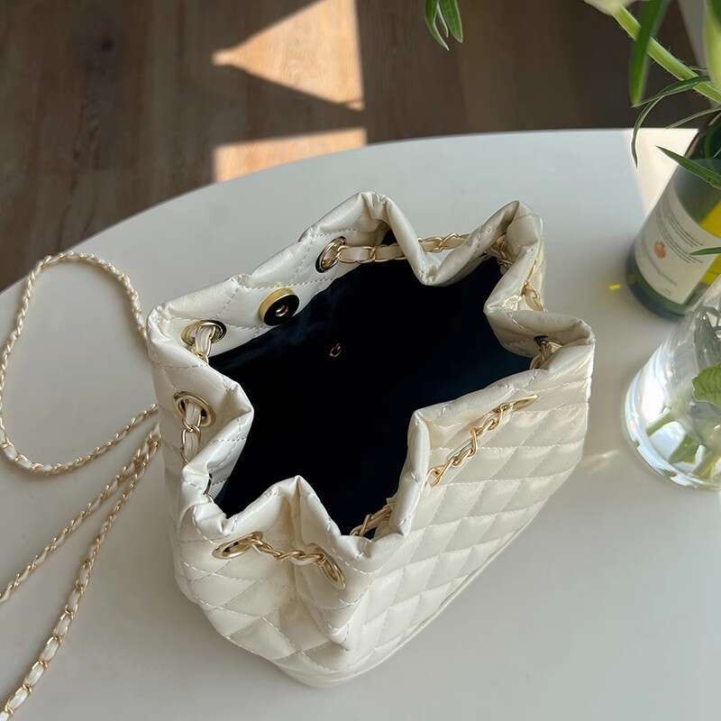 2025 New Fashionable Chain Elegant Stylish Bucket Quilted Backpack New Trendy Small Style Crossbody Bag