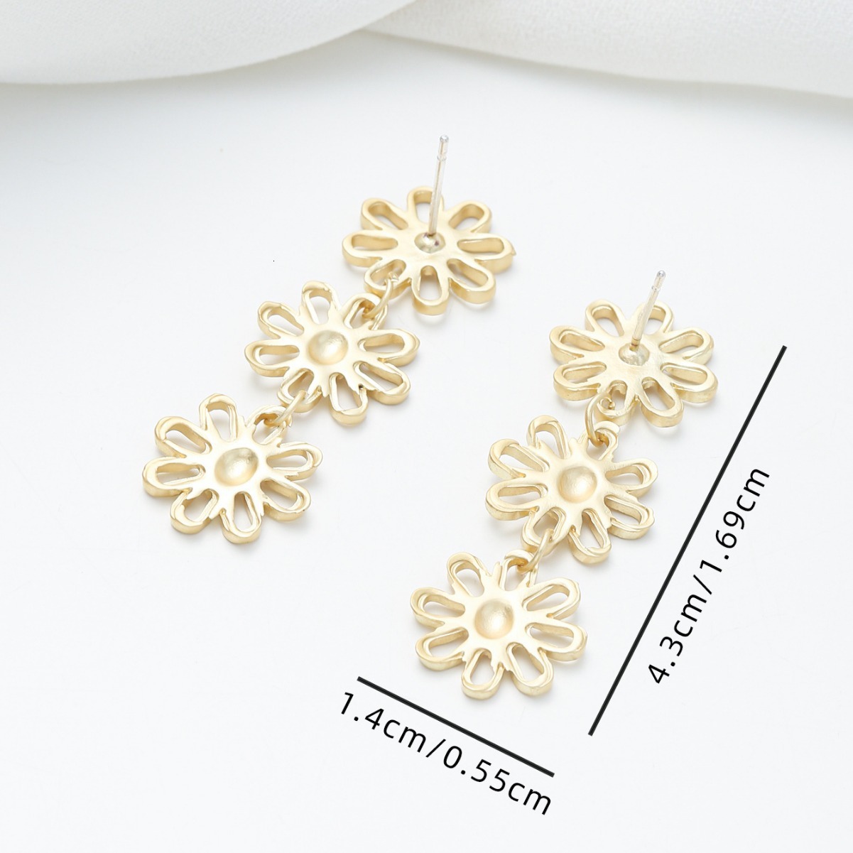 Wind Flower Light High-end Gold Stamen Design Earrings Ear Studs