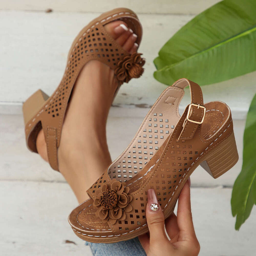 Plus Size Floral High 2025 Summer New Fashion Chunky Heel Buckle Sandals for Women