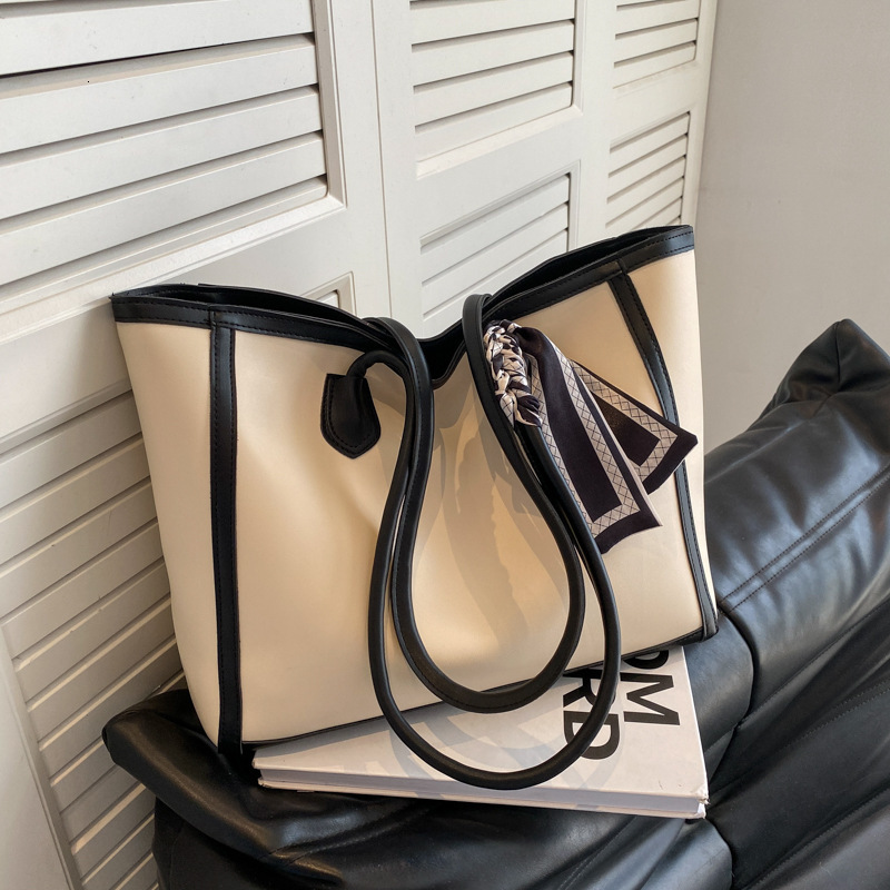 Free shipping designer Bag High-End Simple Color-Block Large Bag Women Bag 2025 New Versatile Trendy Shoulder Bag Large Capacity Commuter Tote Bag