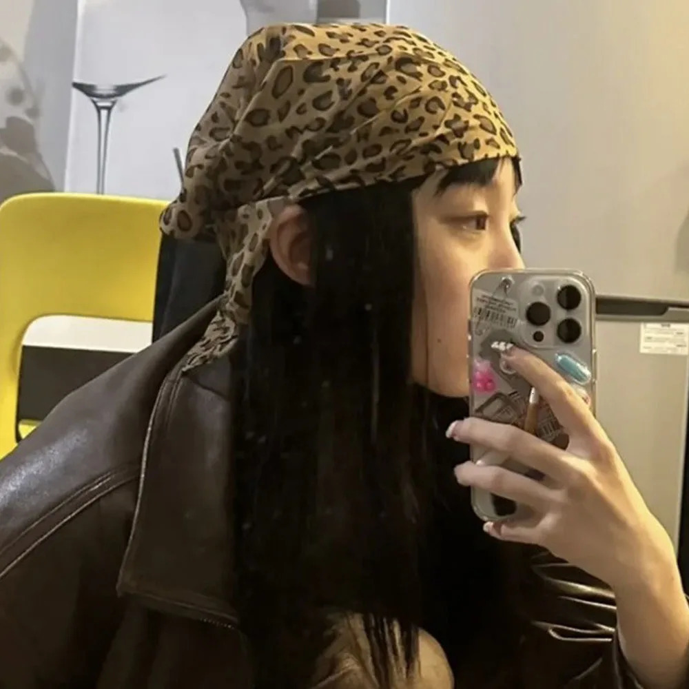 Retro Spice Leopard Headscarf Fashionable Retro Womens High Quality Scarf Elagant Bandana Neck Kerchief Head Bands Perfect Gift 250617