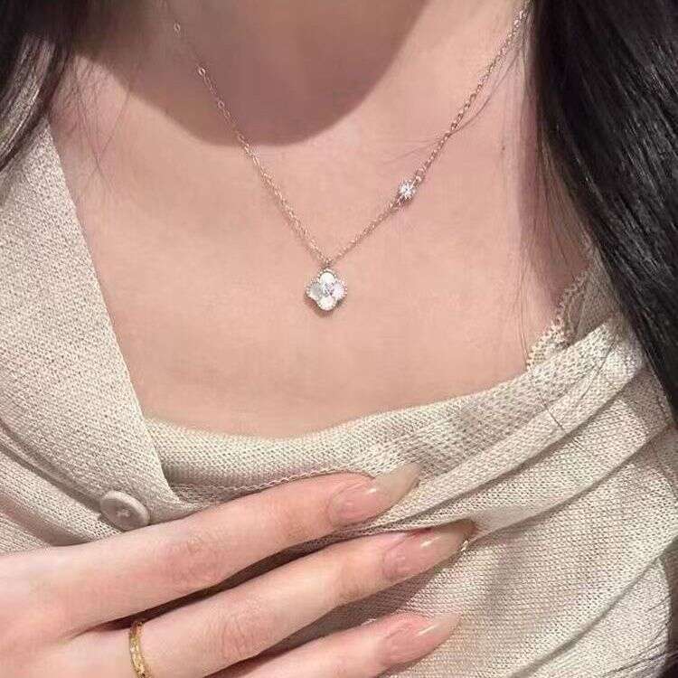 designer clover Flower New White Moonlight Mother-of-Pearl Four-Leaf Flower Pendant Necklace for Women Versatile Elegant Personality Design Clavicle C