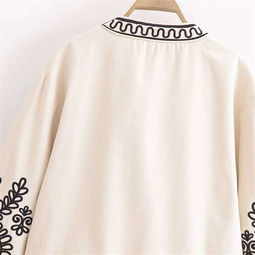 Winter New Women's Clothing Style Simple And Versatile Loose Embroidered Design Long Sleeve Round Neck Short Coat