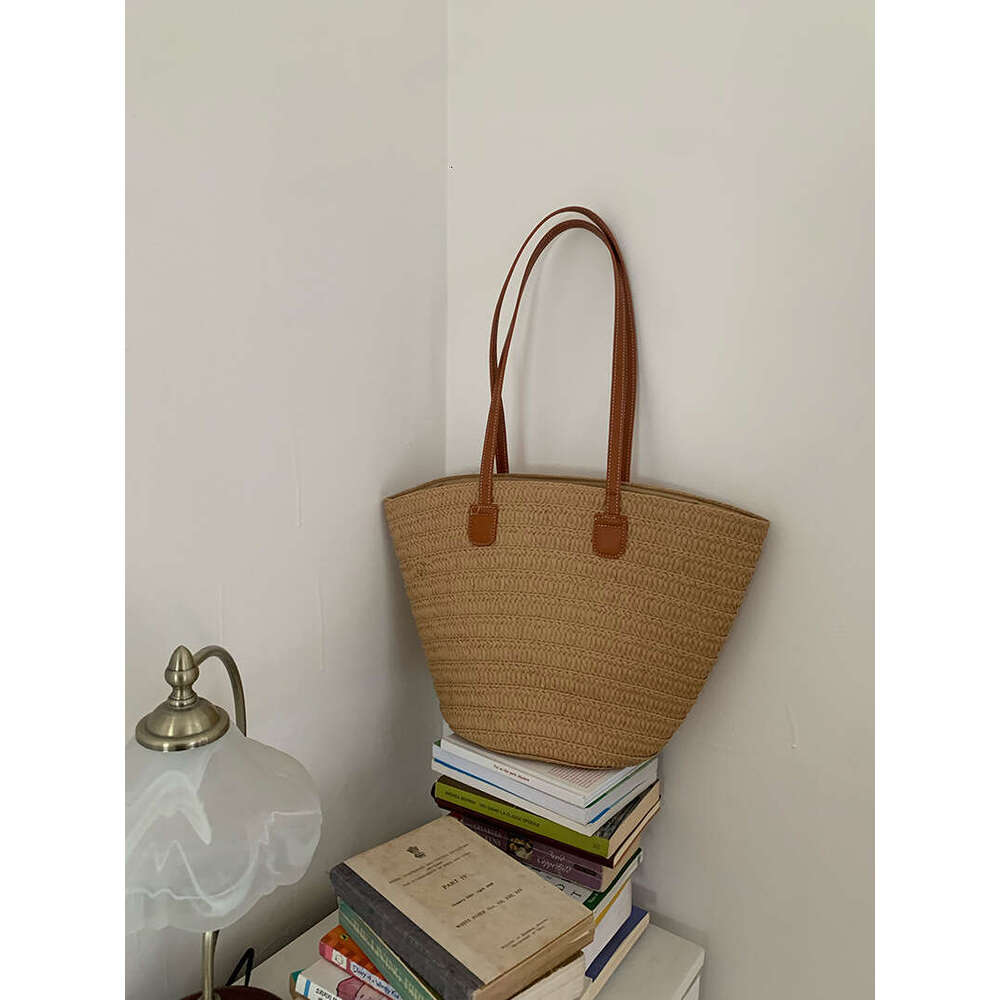 Large Capacity Straw Woven 2025 Summer New Bucket New Women's Beach Fashion Single Shoulder Underarm Tote Bag