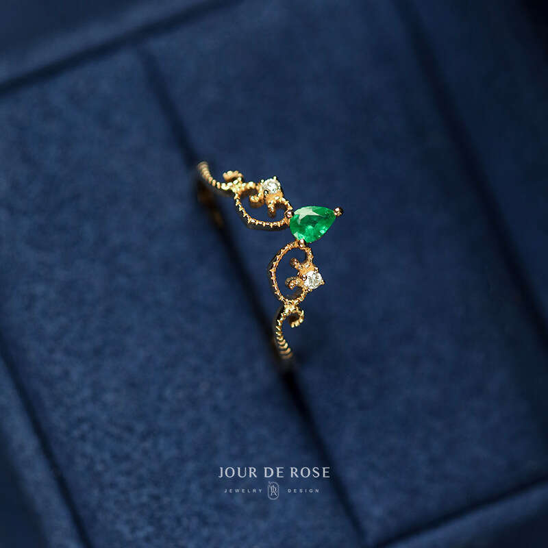 Princess Holiday" Gold Emerald Open Ring for Women Elegant Design Sense Temperament Light Luxury