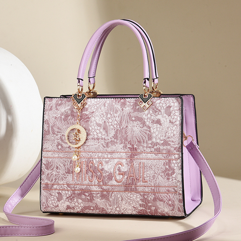 Ladies' Handheld Designer Bag 2025 New Middle Aged Ladies' Handbag Fashionable And Elegant Large Capacity Single Shoulder Crossbody Bag