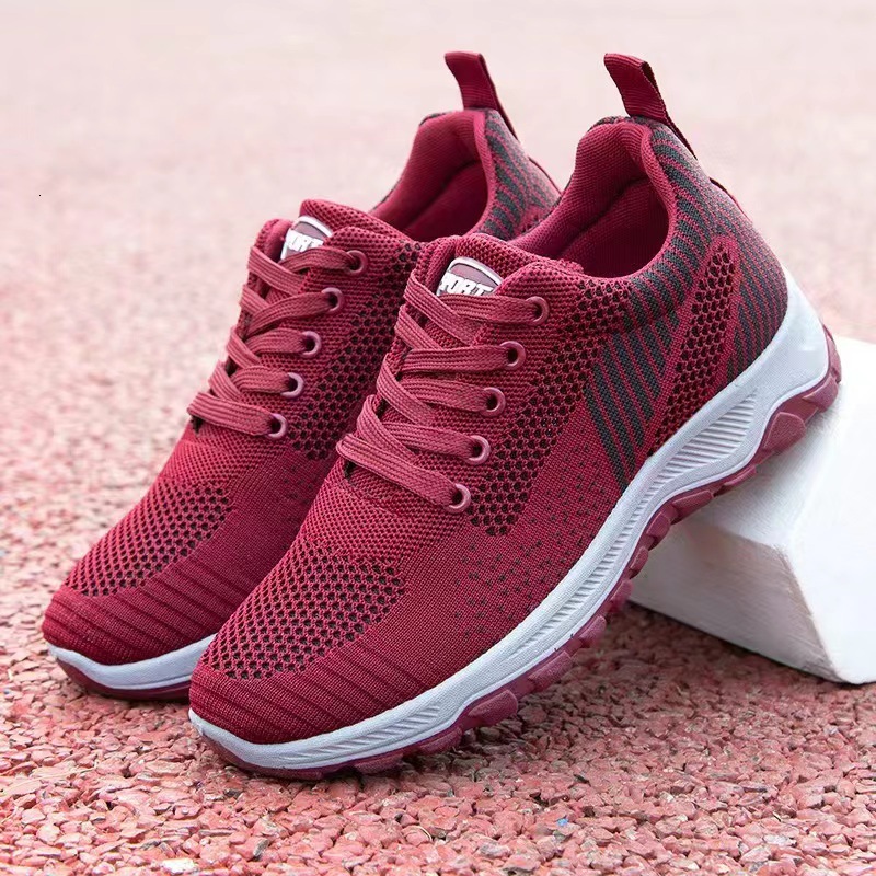New Spring and Autumn Flyknit Unisex Couple Sports Fashion Versatile Running Mesh Breathable Casual Walking Shoes ddmythur