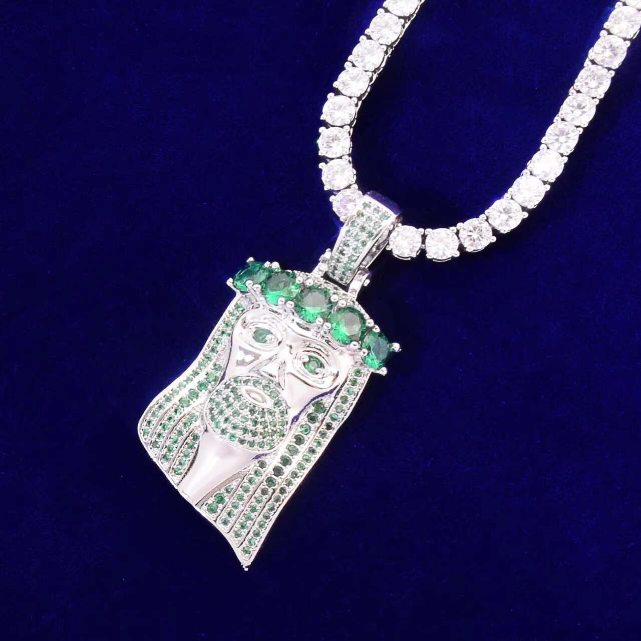14k Gold Jesus Head Jumbo Pendant with Green Gem Crown Flooded Ice Style Hip Hop Style Moissanite Necklace Pendants Charms