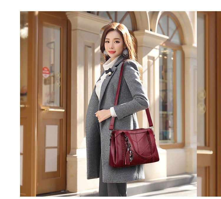 Free Shipping 2025 New Designer Bag Large Capacity Solid Color Leather Tassel Women's Handbag Fashion High Quality Shopping Bag