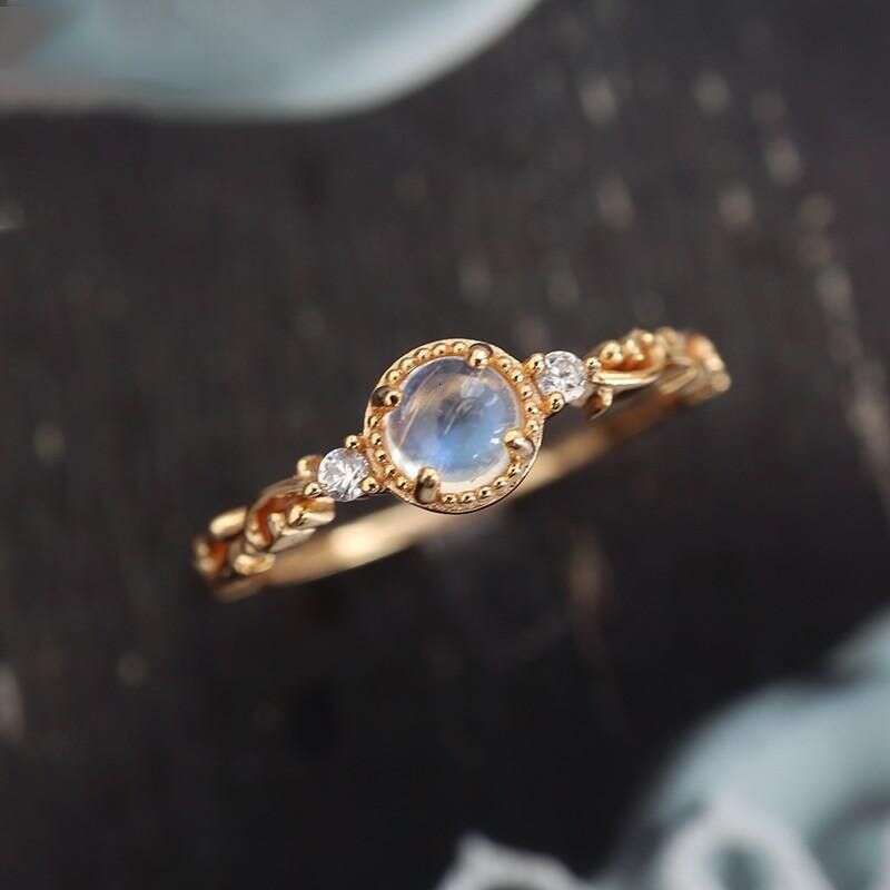 New Moonlit Night Starlight Luxury Style Moonstone Ring for Women Open Vine Plant Gold Plated