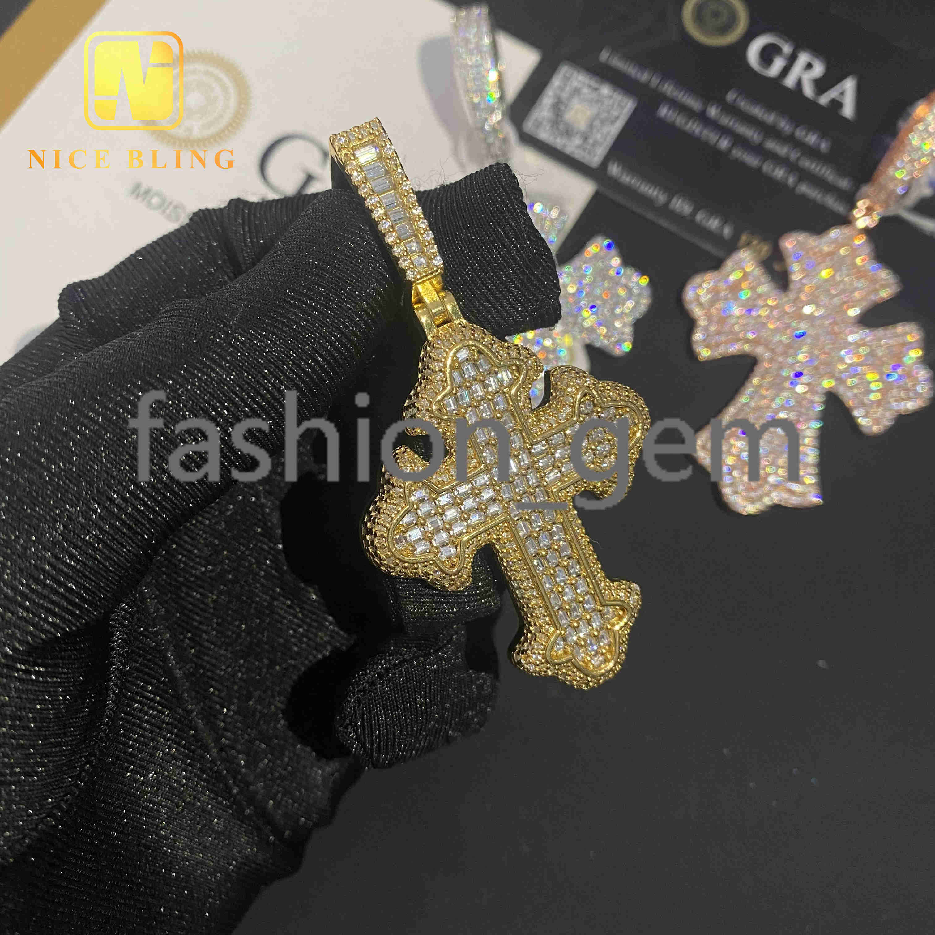Custom Ice Out Pendant 925 Sterling Silver Custom Hip Hop Emerald Round Cut Diamond Jewelry VVS Moissanite Cross Pendant