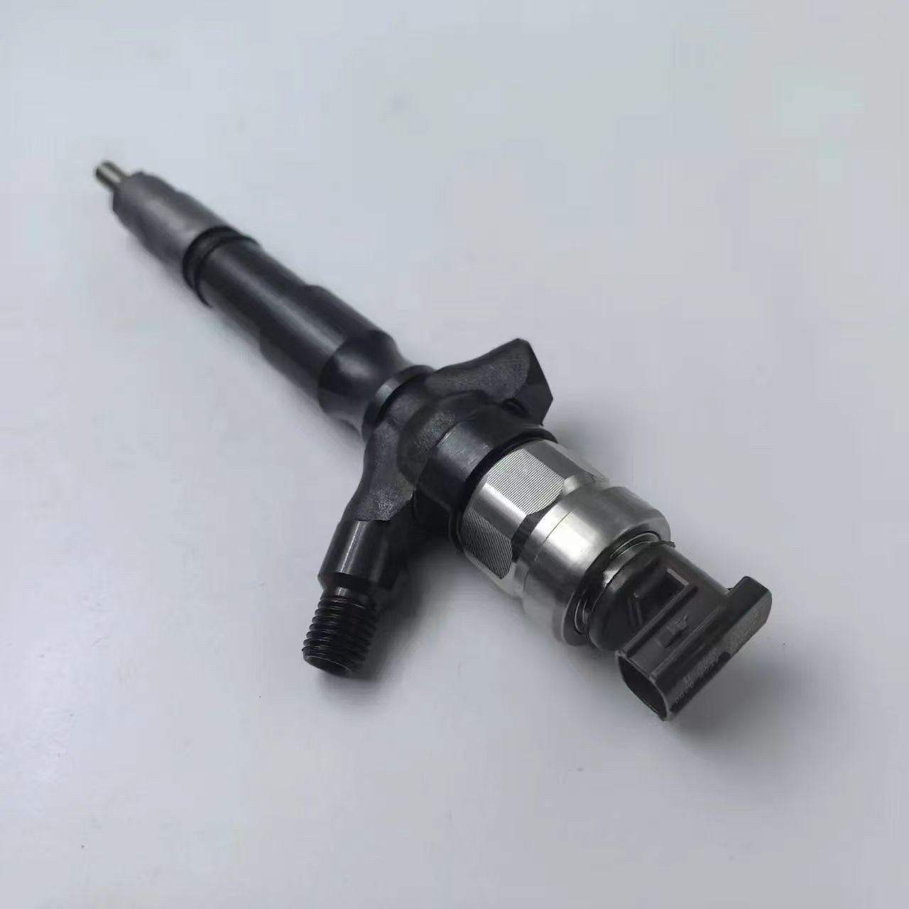 095000-7761 diesel fuel injector 23670-39275 is suitable for Toyota Hiace Hilux 2.5D 2KD-FTV