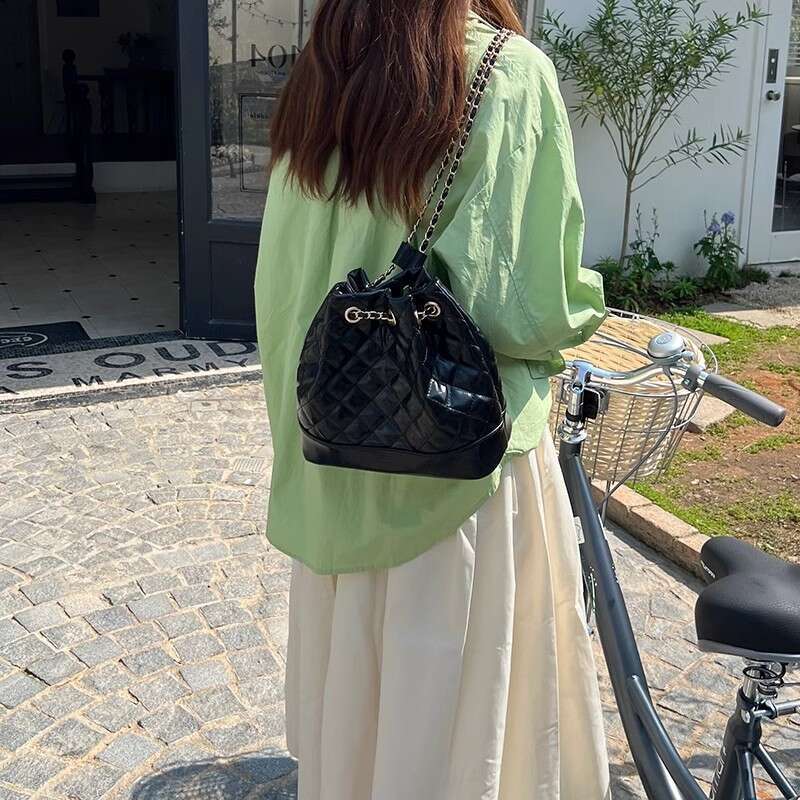 2025 New Fashionable Chain Elegant Stylish Bucket Quilted Backpack New Trendy Small Style Crossbody Bag
