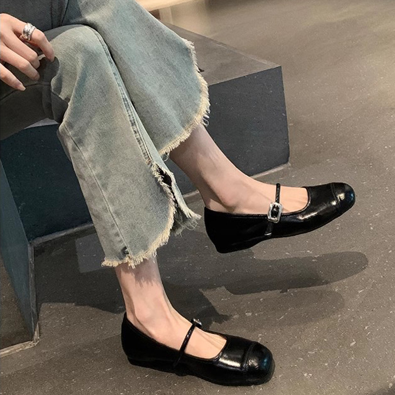 Stylish Fashion Silver Mary Janes for Women Summer New Arrival Round Toe Low Cut Leather Flats Shoes with Hidden Height Soft Cushion Sole Designer