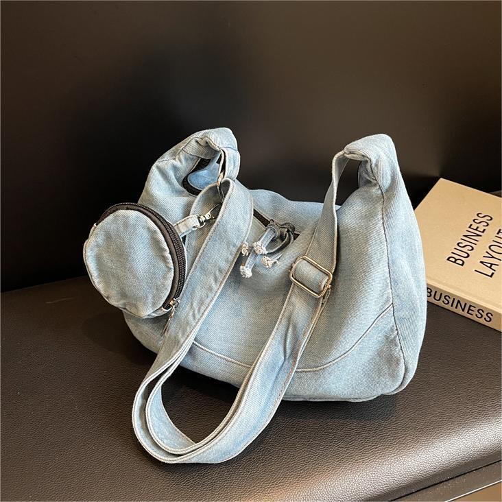 Free shipping designer Large Capacity Denim Bag for Women New Summer Casual Niche Commuter Bag with High-end Feel Versatile Crossbody Bag