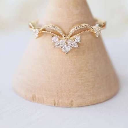 Pale Flower Crown" Zircon V-Shaped Bud Same Style Simple Versatile Stackable Set Light Luxury Ring