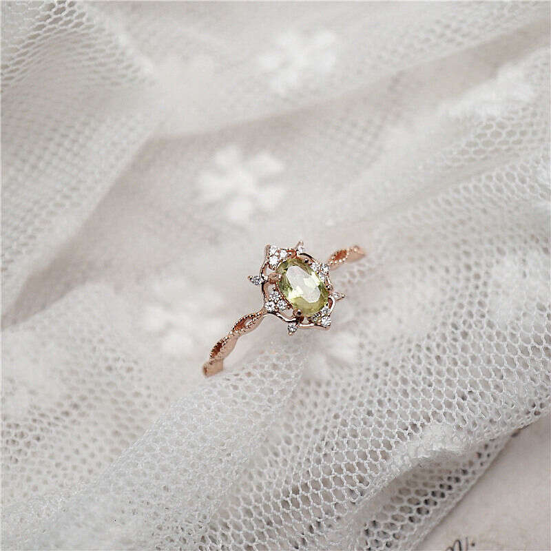 Light Luxury Imitation Peridot for Women Gold Plated Niche Design Artistic Ring Court Style Personality