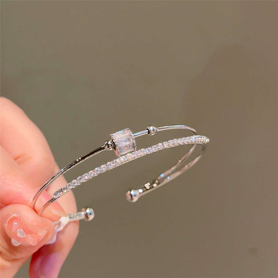 Xiaoman Waist Dongdaemun Niche Circle 2024 Versatile Simple Bracelet Women's Elegant Jewelry