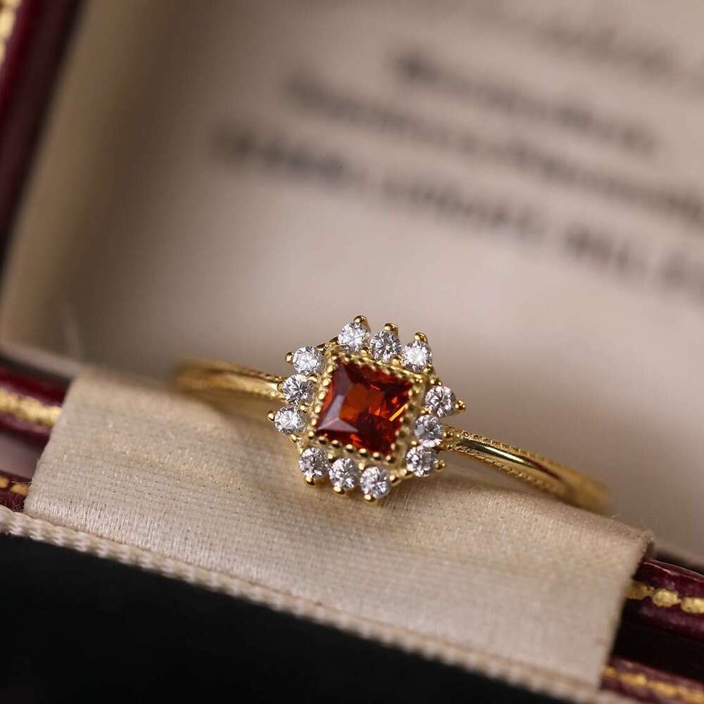 New Red Wine Small Sugar Cube Niche Design Light Luxury High-end French Micro-inlaid Fashion Ring