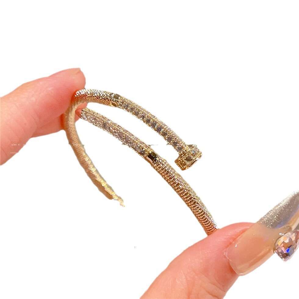 Autumn Winter Micro Inlaid Flower 2024 Ins Niche Design Sense Internet Celebrity Style Nail Bracelet for Women