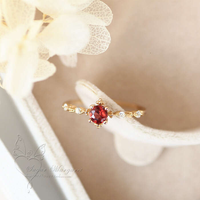 Sister Edition: High Imitation Wine Red Garnet Topaz Blue Exquisite Light Luxury Versatile Ring Women's Gift