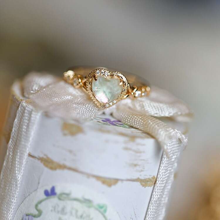 Gestern Yesterday's Enchanting Radiance Like a Dream Natural Color Shell White Crystal Collage Light Luxury Ring