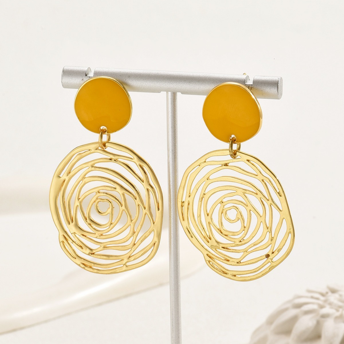 Minimalist Earrings with Unique Petal Design, Gold Color, Versatile Ins Style, Trendy Girl Earrings, Studs