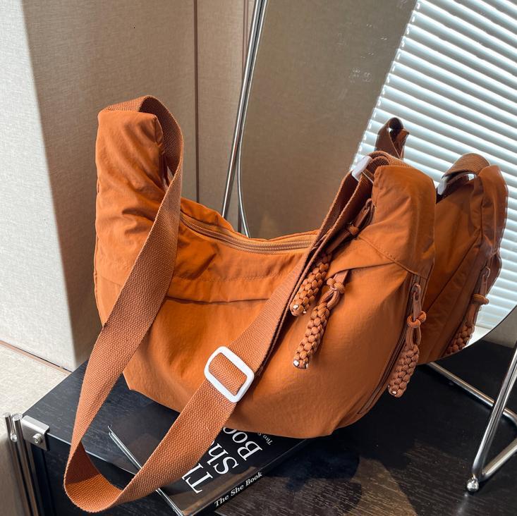 Free shipping designer New Large Capacity Commuter Bag Canvas Bag Versatile Fashion Dumpling Bag Casual Stylish Korean Version Niche Crossbody Bag