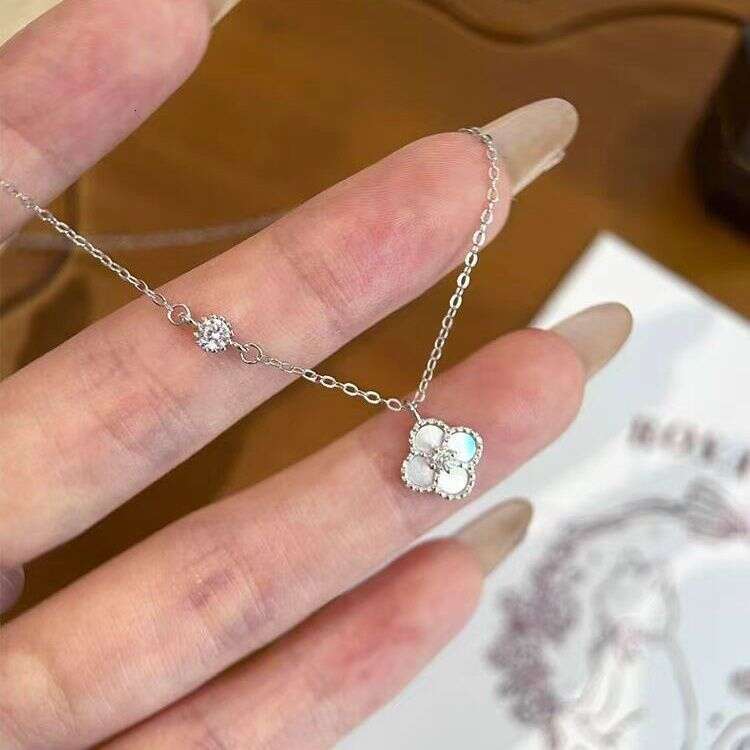 designer clover Flower New White Moonlight Mother-of-Pearl Four-Leaf Flower Pendant Necklace for Women Versatile Elegant Personality Design Clavicle C