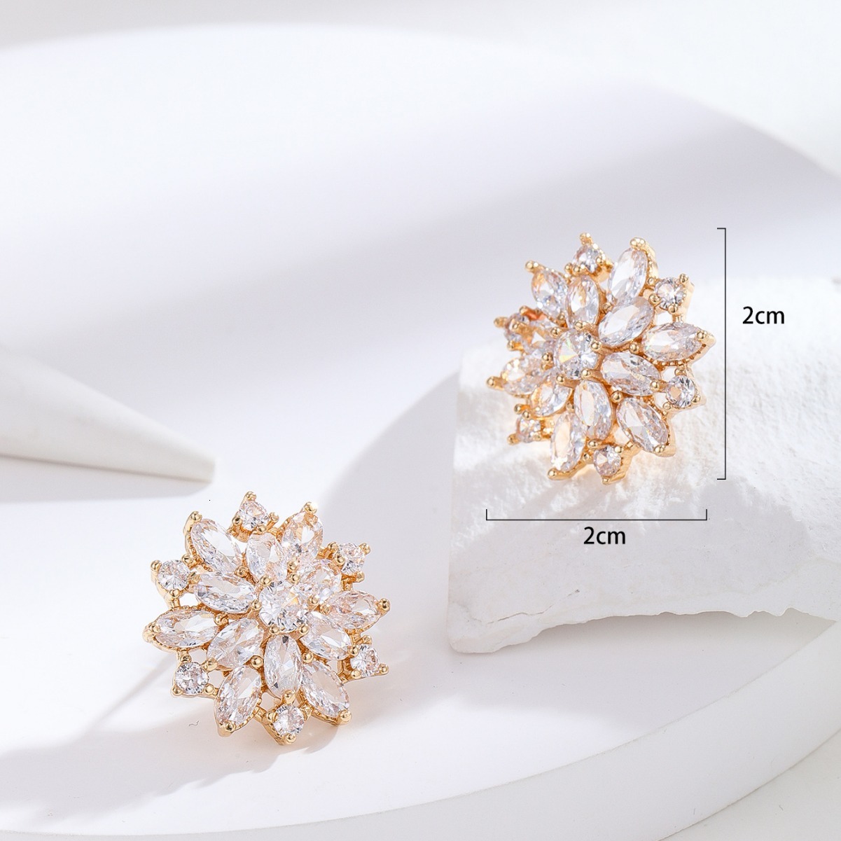 Minimalist Fresh Japanese and Korean Style for Women Inlaid Zircon, Unique Design Snowflake Earrings with Full Personality