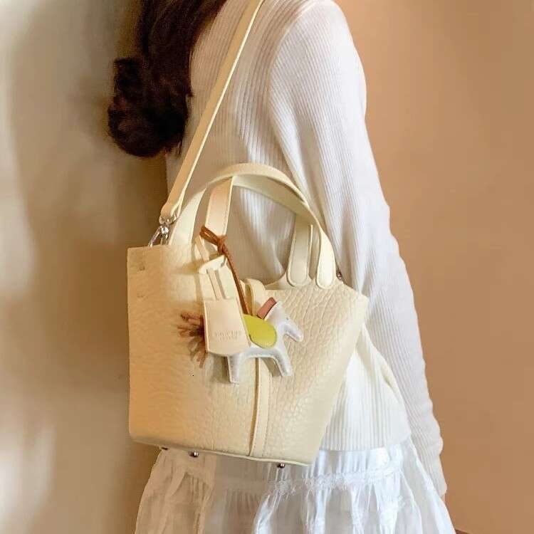 Free shipping fashion designer bag Luxury Milk Bucket for Women Light Yellow Handbag Spring Summer Super Popular Shoulder Crossbody Bag Fashionable an