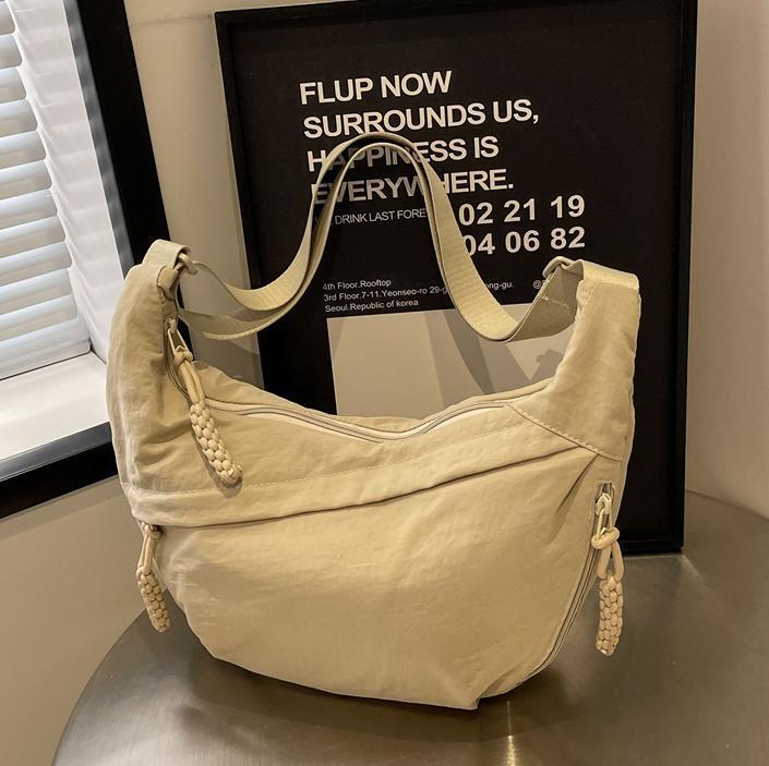 Free shipping designer Fashion Commuter Bag for Women Large Capacity 2025 New Casual Versatile Underarm Bag Korean Style Nylon Crossbody Bag