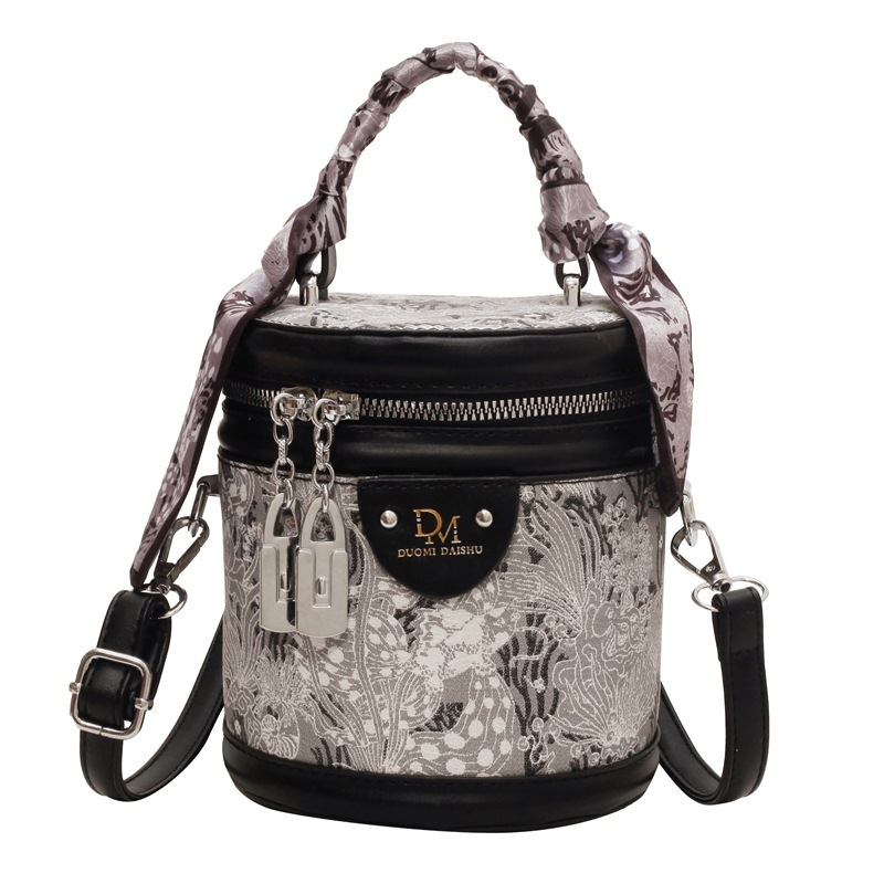 Free shipping designer Bag High-End Fashion Casual Niche Texture Bucket Bag 2025 New Women Bag Trendy Versatile Internet Celebrity Crossbody Bag Women