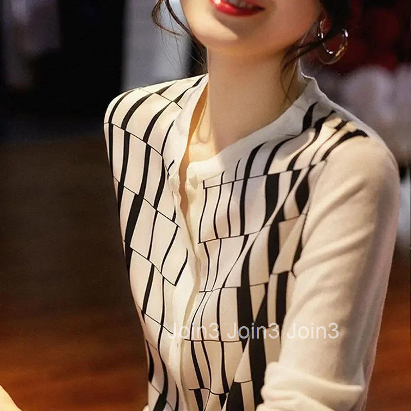 Cardigan for Women Contrasting Colors Jacket Outerwear Round O Neck Knitted Sweater Woman Korean Fashion Streetwear 2025 Vintage