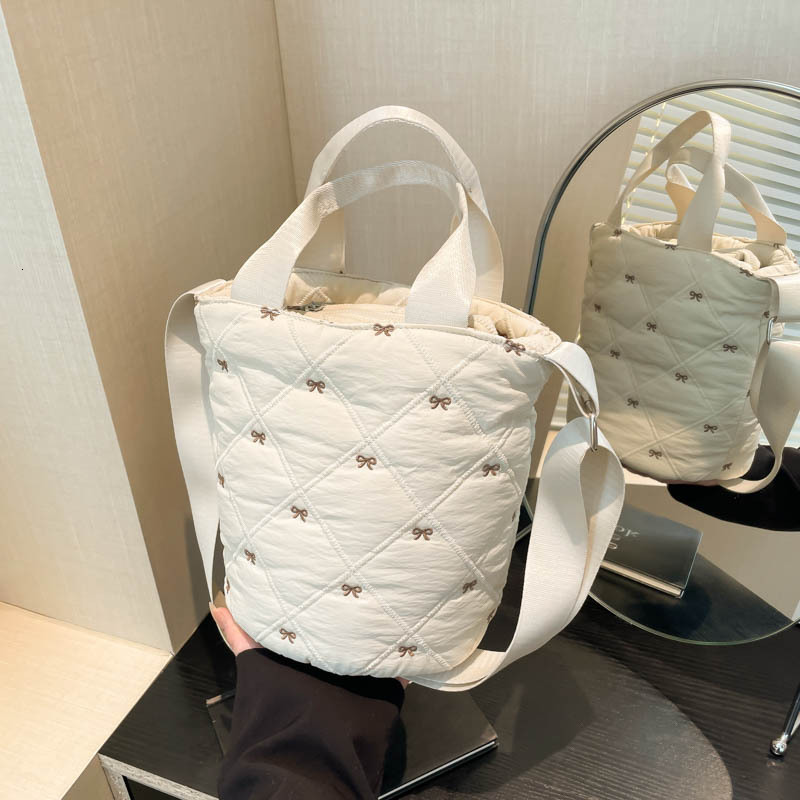 Free Shipping For Designers Korean Style Quilted Luxury Bag Bowknot Embroidered Bag Versatile Crossbody Bag 2025 New Niche Shoulder Bag Handheld Bucke