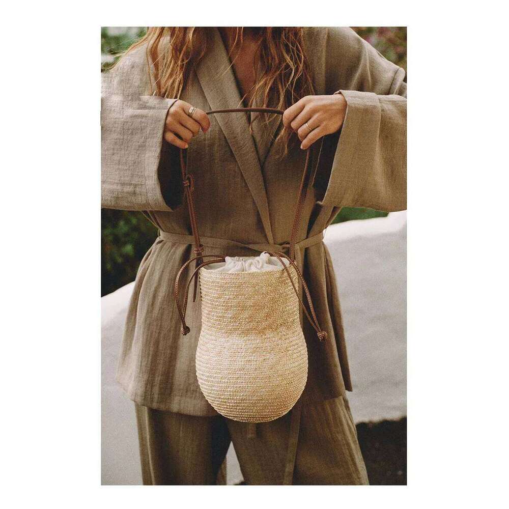 New Gourd Shoulder Grass Woven Bag, Fashionable Portable Straw Handmade Vacation Style Beach Versatile Women's Bag