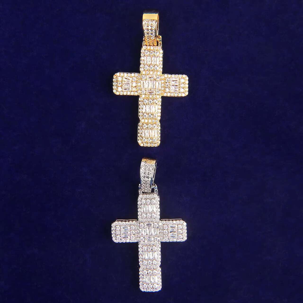 18K Gold Hip Hop Style Baguette Cross Pendant Necklace Christian Cross Moissanite Jewelry Flooded Ice Effect Pendants Charms