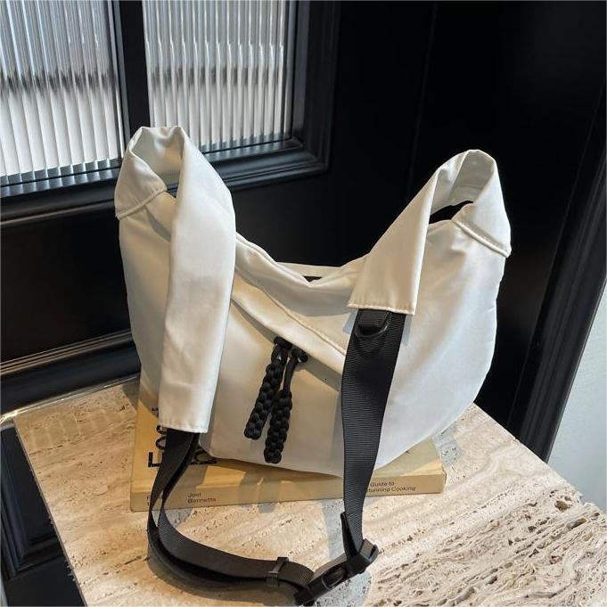 Free shipping designer Casual Versatile Lightweight Canvas Bag New Women Bag Simple Fashion Dumpling Bag Large Capacity Commuter Crossbody Bag