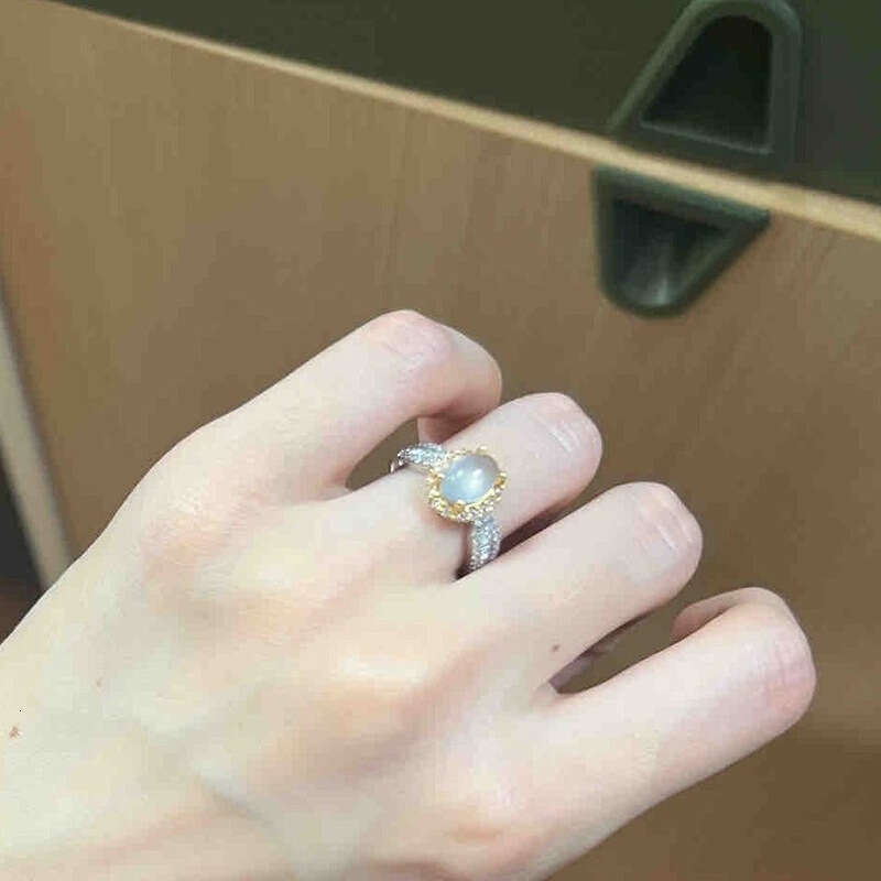 New Inlaid White Ice Chalcedony Cabochon for Women Fashion Versatile Light Luxury Ins Cold Style Ring