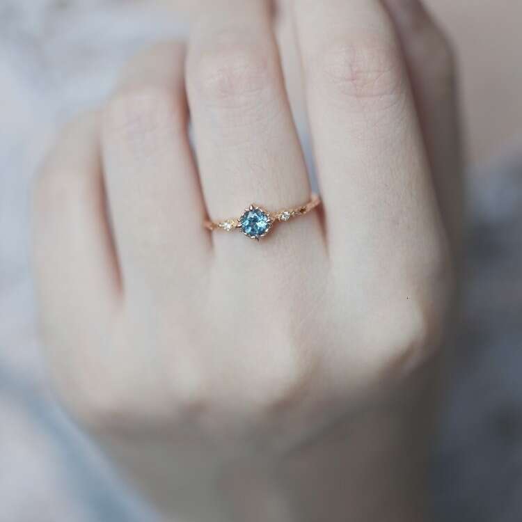 Rose Coast Series Exquisite Rich Natural London Blue Topaz Wine Red Garnet Light Luxury Ring