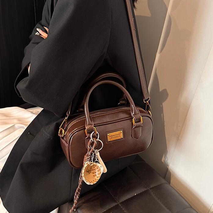 Free shipping designer Trendy Niche Hot-Selling Handbag Bowling Bag Women Bag 2025 New Retro Shoulder Bag High-End Versatile Crossbody Bag