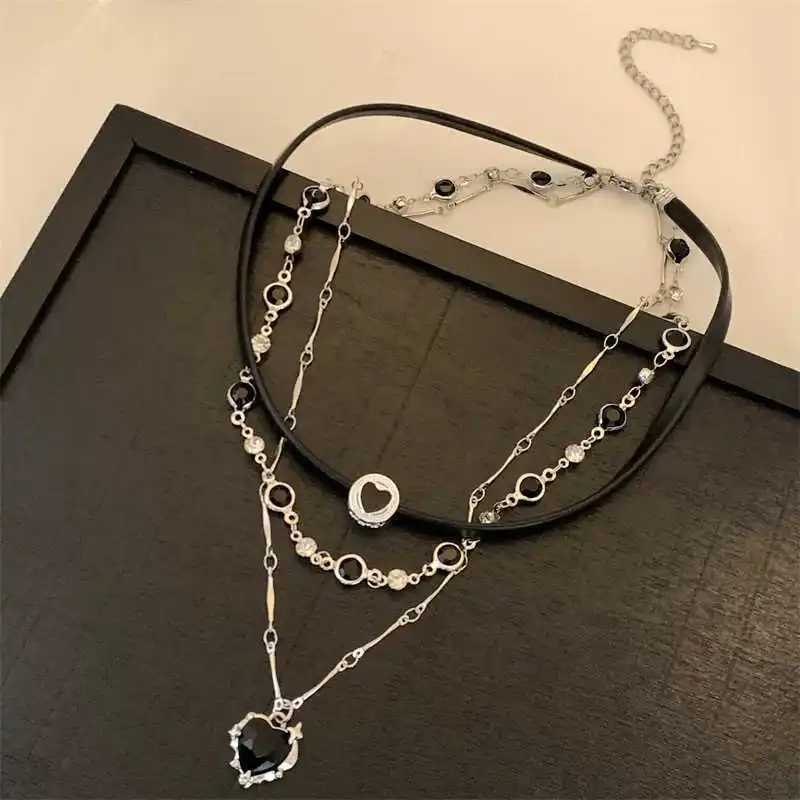 Gothic Y2K Multi Layer Black Peach Heart Pendant Choker Clavicle Chain Necklace For Women Girls Aesthetic Jewelry Accessories W250618