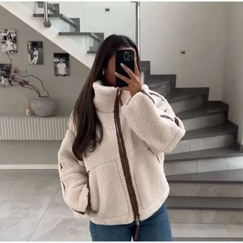 Fashion warm contrasting lamb wool coat women's long-sleeved zipper jacket 2025 autumn and winter new high street wear