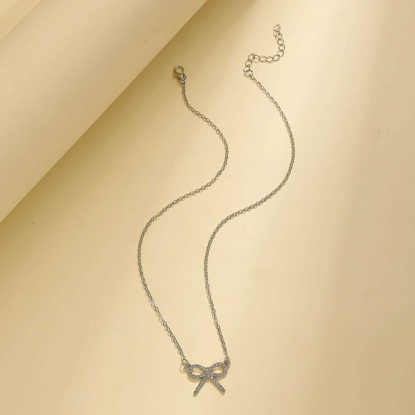 Summer Womens Fashion Simple Bow Decoration Necklace Inlaid Sparkling Rhinestones Charming Daily Versatile Party Jewelry W250618