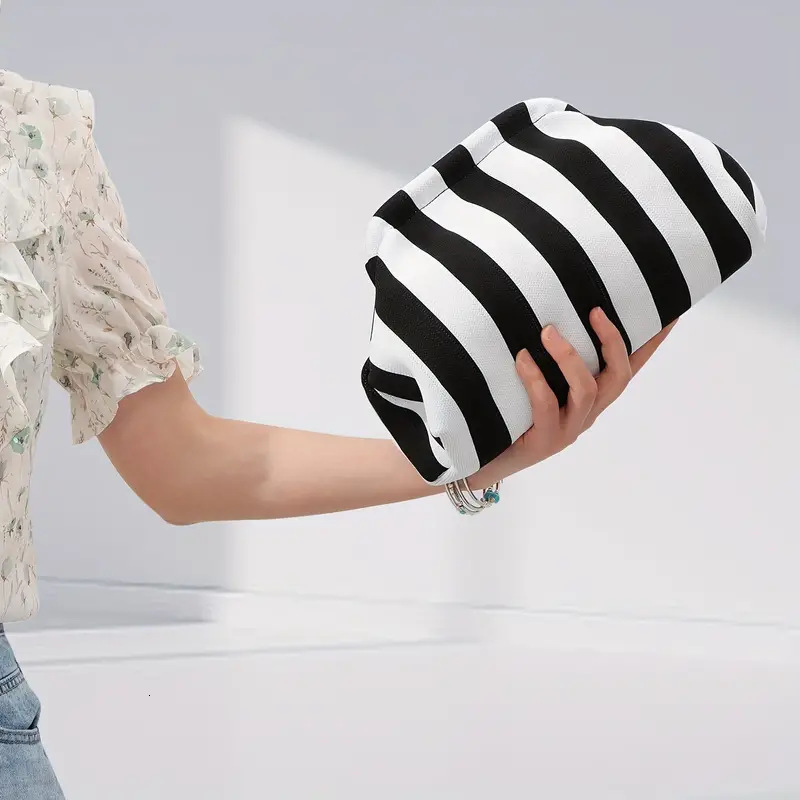 Free Shipping 2025 New Designer Bag Fashionable And High-quality Shopping Bag Women's Striped Beach Bag Multifunctional Striped Commuting Cloud H