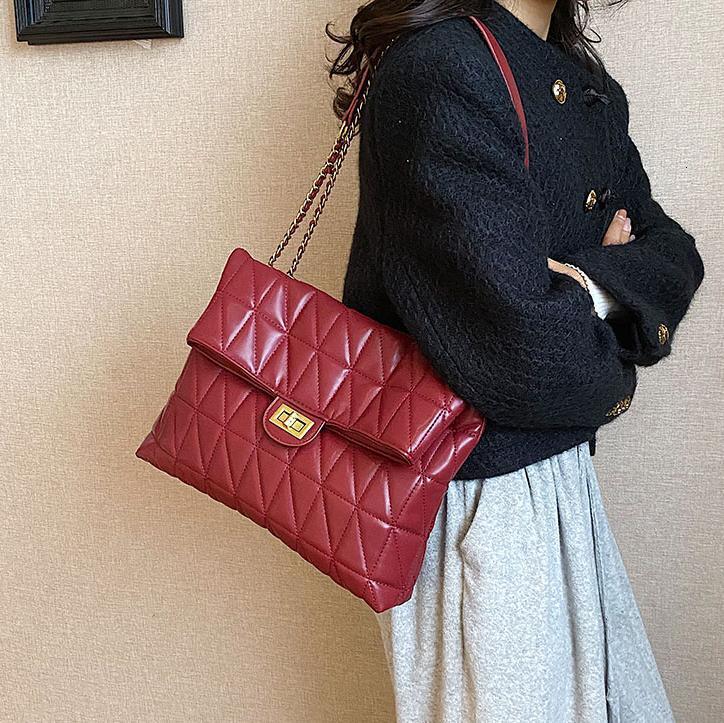 Free shipping designer Large Capacity Quilted Chain Bag for Women 2025 New Versatile Fashion Shoulder Bag High-end Trendy Underarm Bag